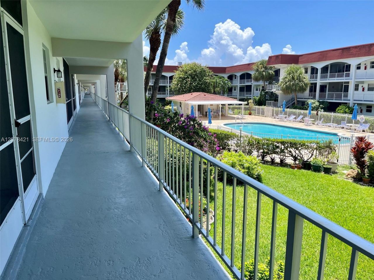 581 Blue Heron Dr , Unit 212-B, Hallandale Beach, FL 33009 Photo