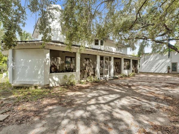 937 NE 171st St , Miami, FL 33162
