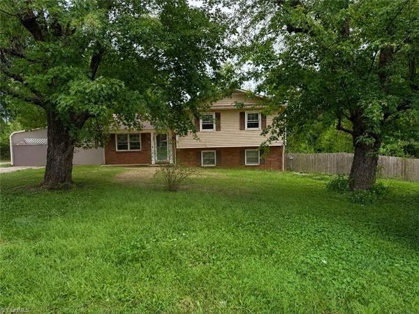 109 Dewsberry Road , King, NC 27021