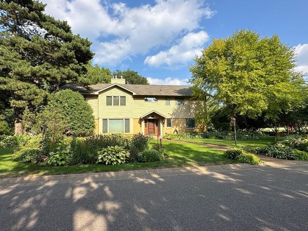 14 Mid Oaks Road, Roseville, MN 55113