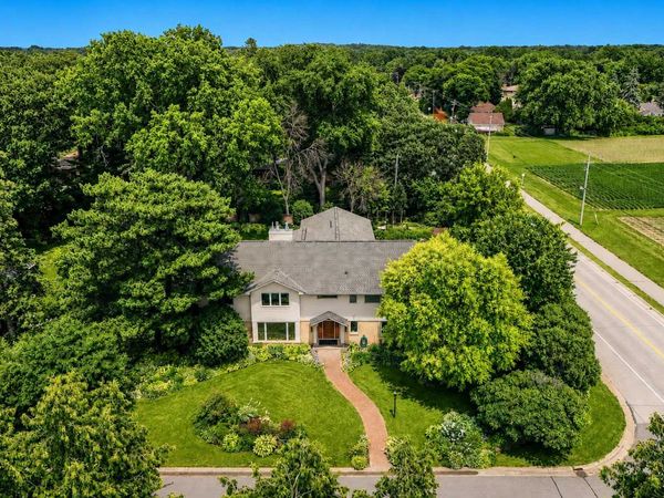 14 Mid Oaks Road, Roseville, MN 55113