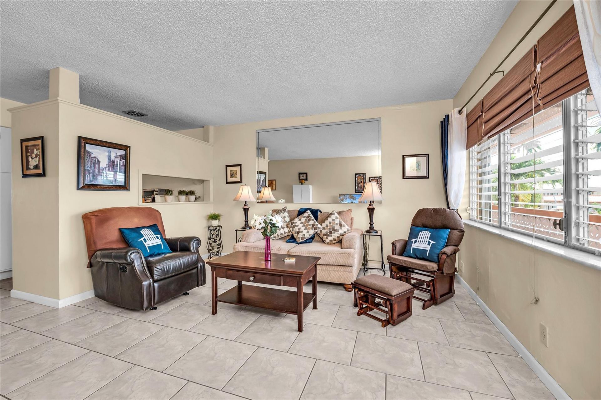925 SW 11th Avenue, Unit j17, Hallandale Beach, FL 33009 Photo