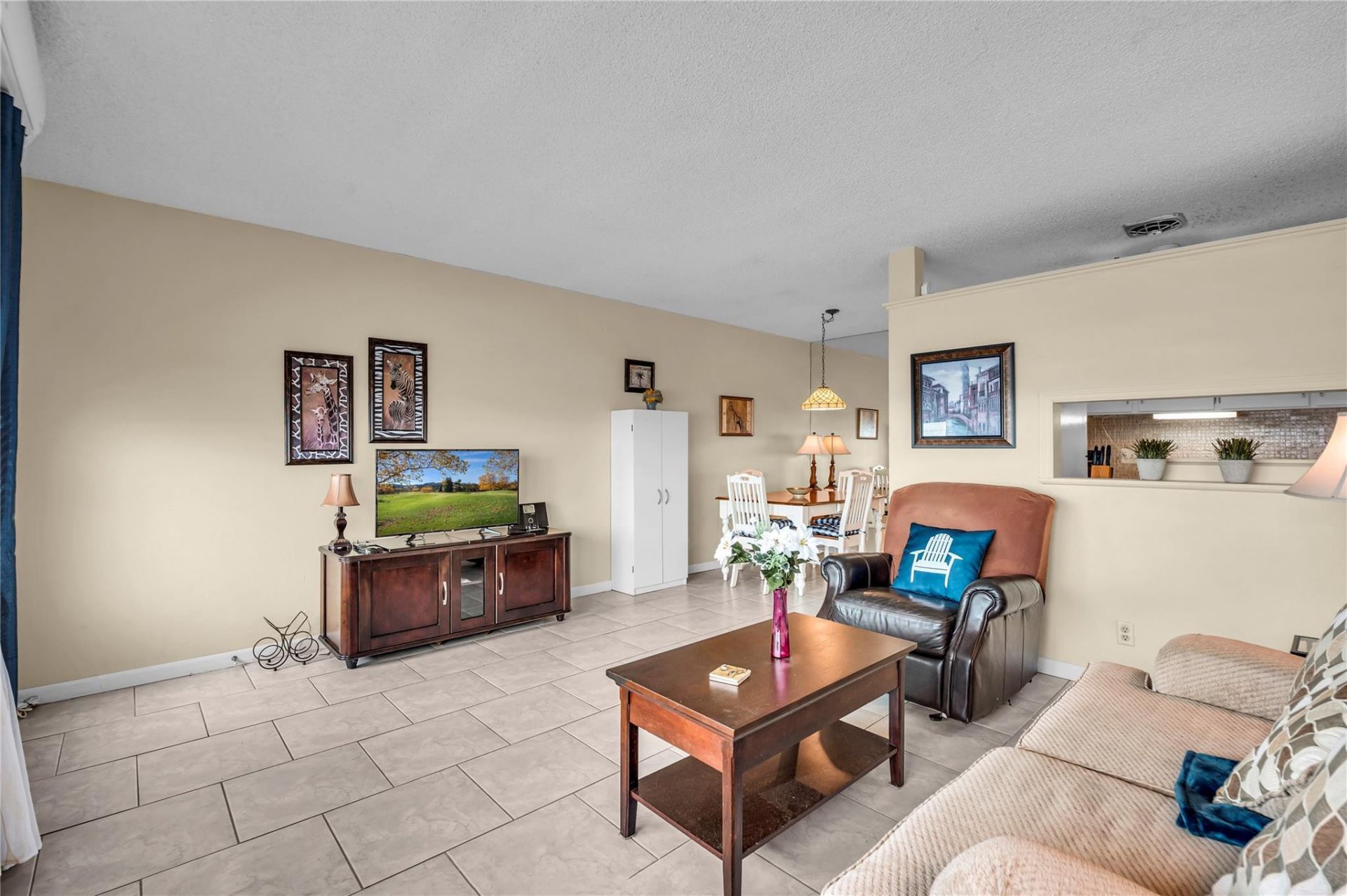 925 SW 11th Avenue, Unit j17, Hallandale Beach, FL 33009 Photo