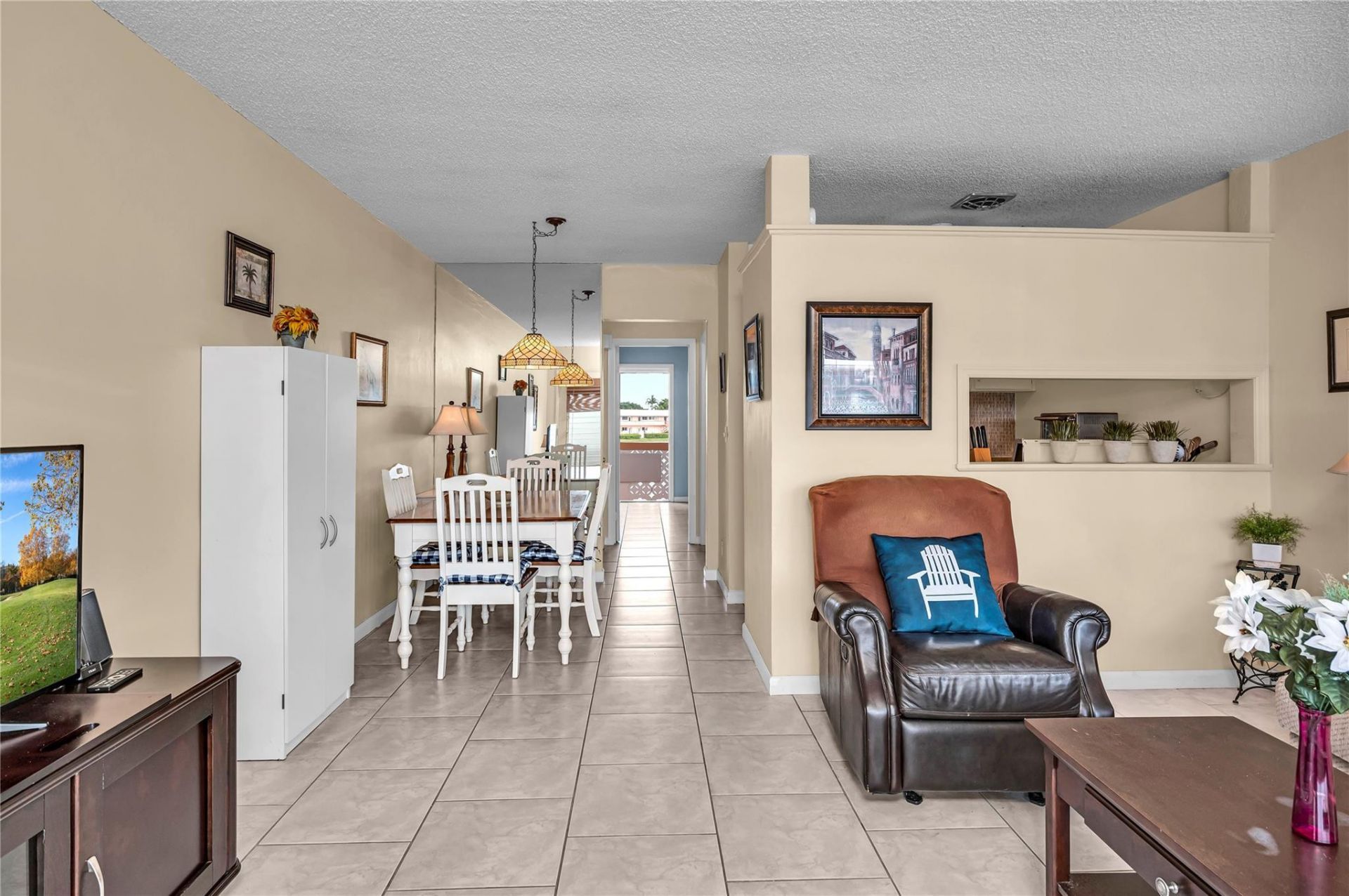 925 SW 11th Avenue, Unit j17, Hallandale Beach, FL 33009 Photo