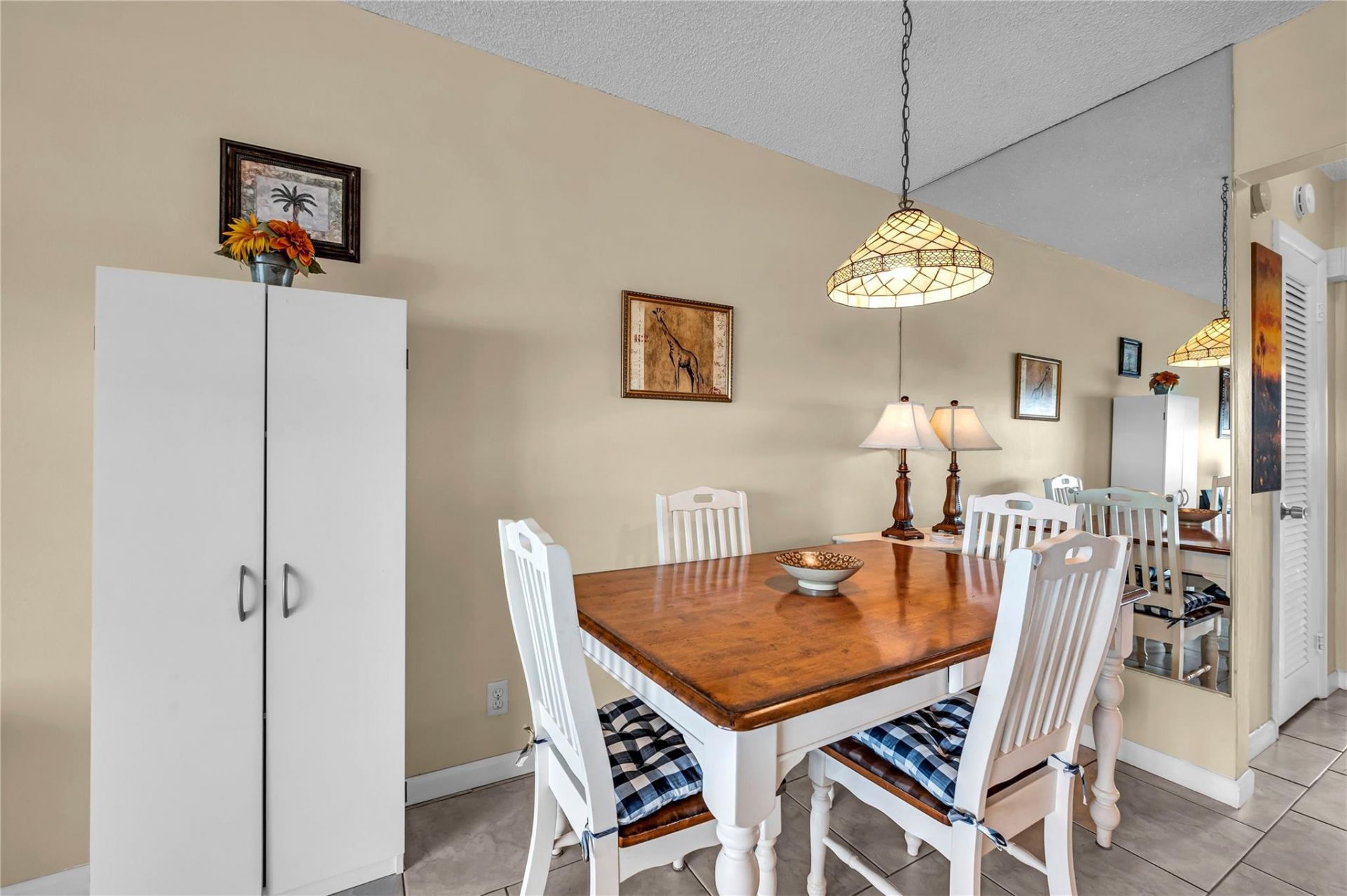 925 SW 11th Avenue, Unit j17, Hallandale Beach, FL 33009 Photo