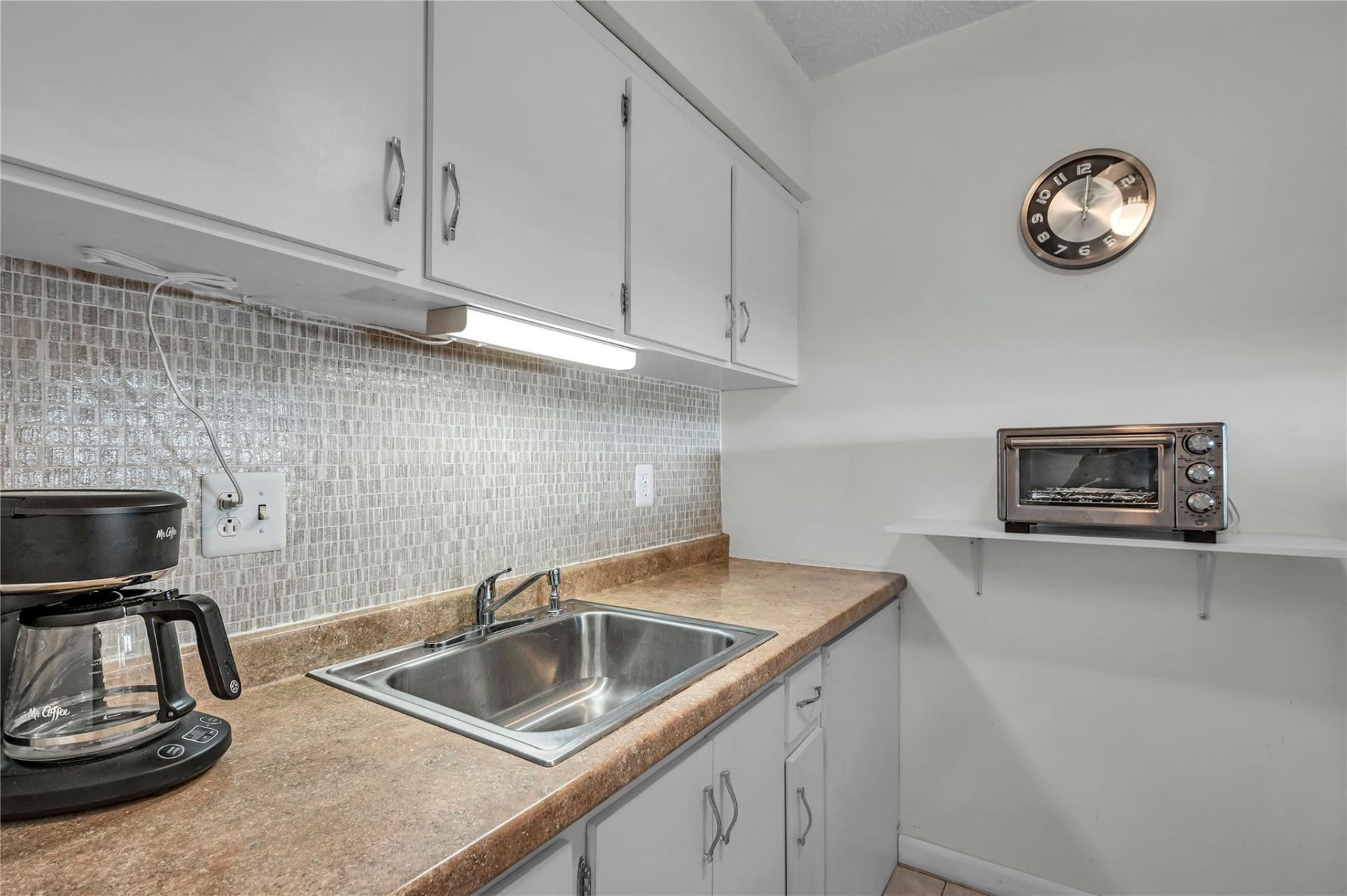 925 SW 11th Avenue, Unit j17, Hallandale Beach, FL 33009 Photo