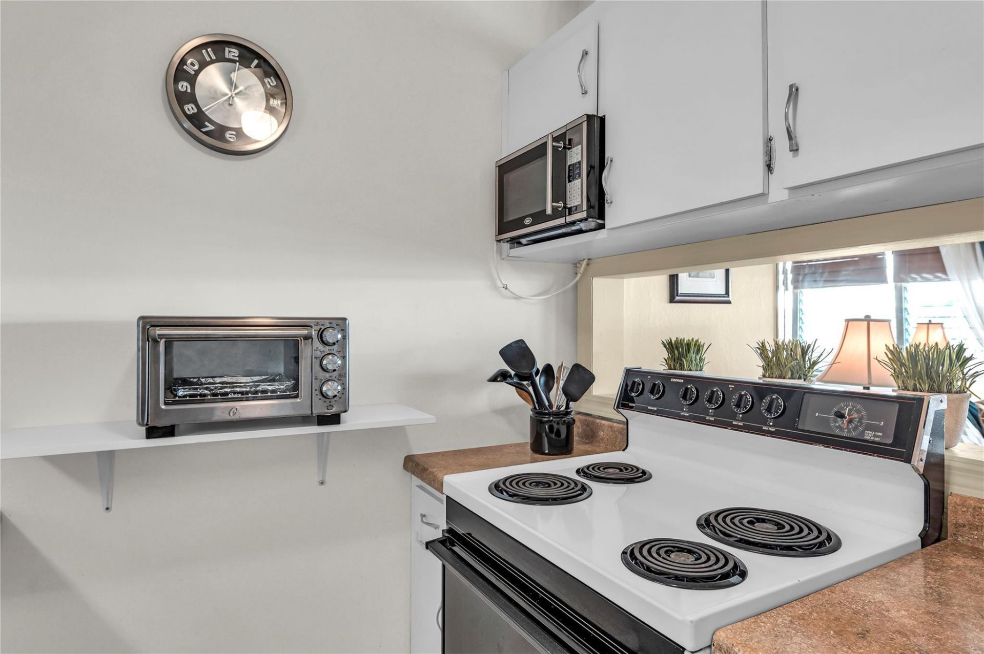 925 SW 11th Avenue, Unit j17, Hallandale Beach, FL 33009 Photo