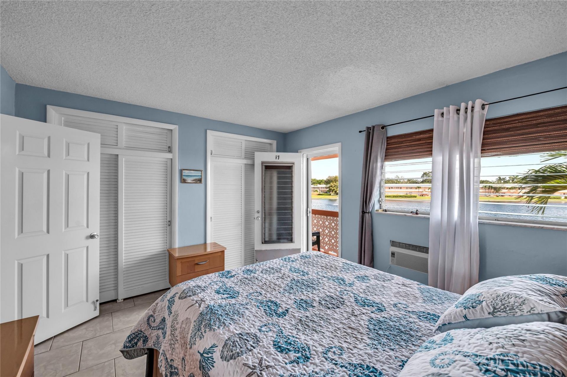925 SW 11th Avenue, Unit j17, Hallandale Beach, FL 33009 Photo