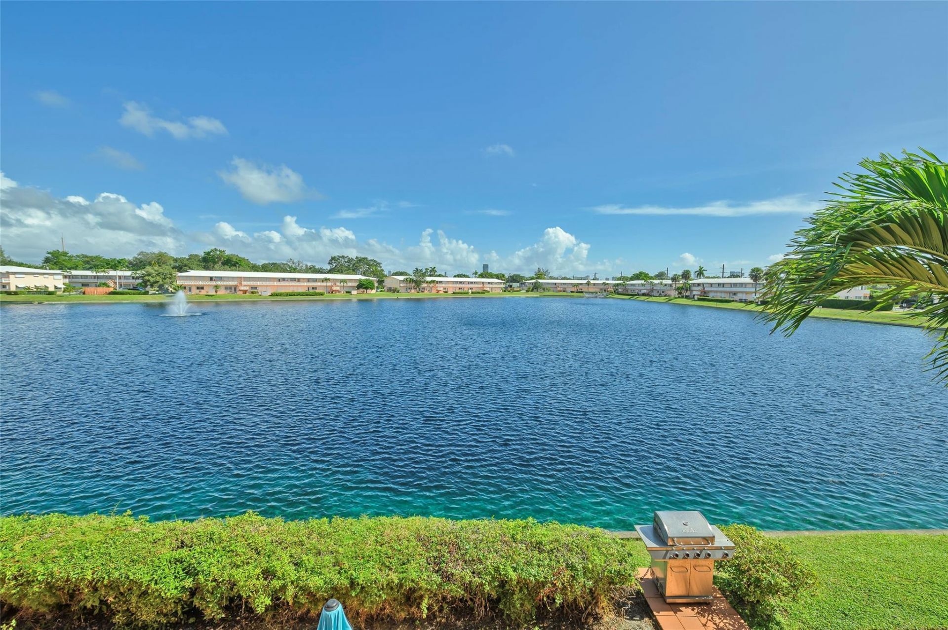 925 SW 11th Avenue, Unit j17, Hallandale Beach, FL 33009 Photo