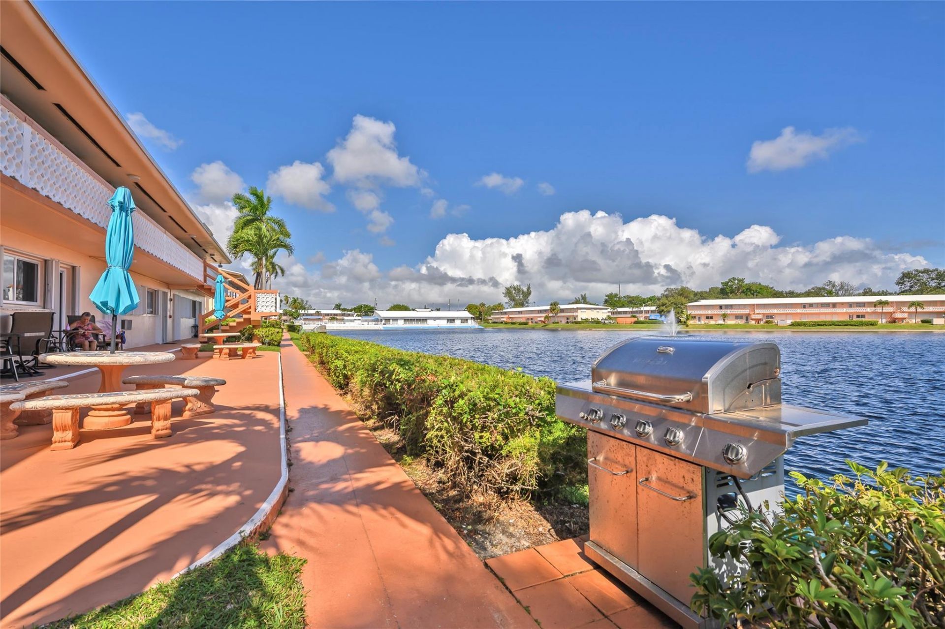 925 SW 11th Avenue, Unit j17, Hallandale Beach, FL 33009 Photo