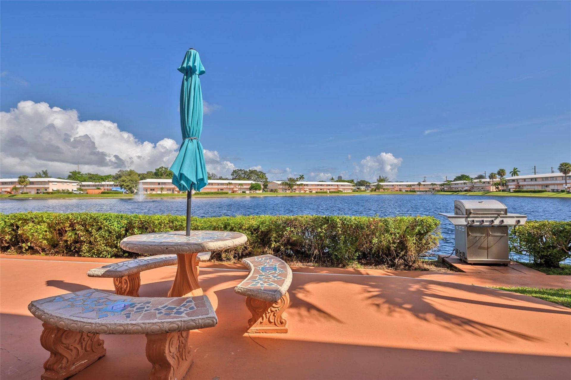 925 SW 11th Avenue, Unit j17, Hallandale Beach, FL 33009 Photo
