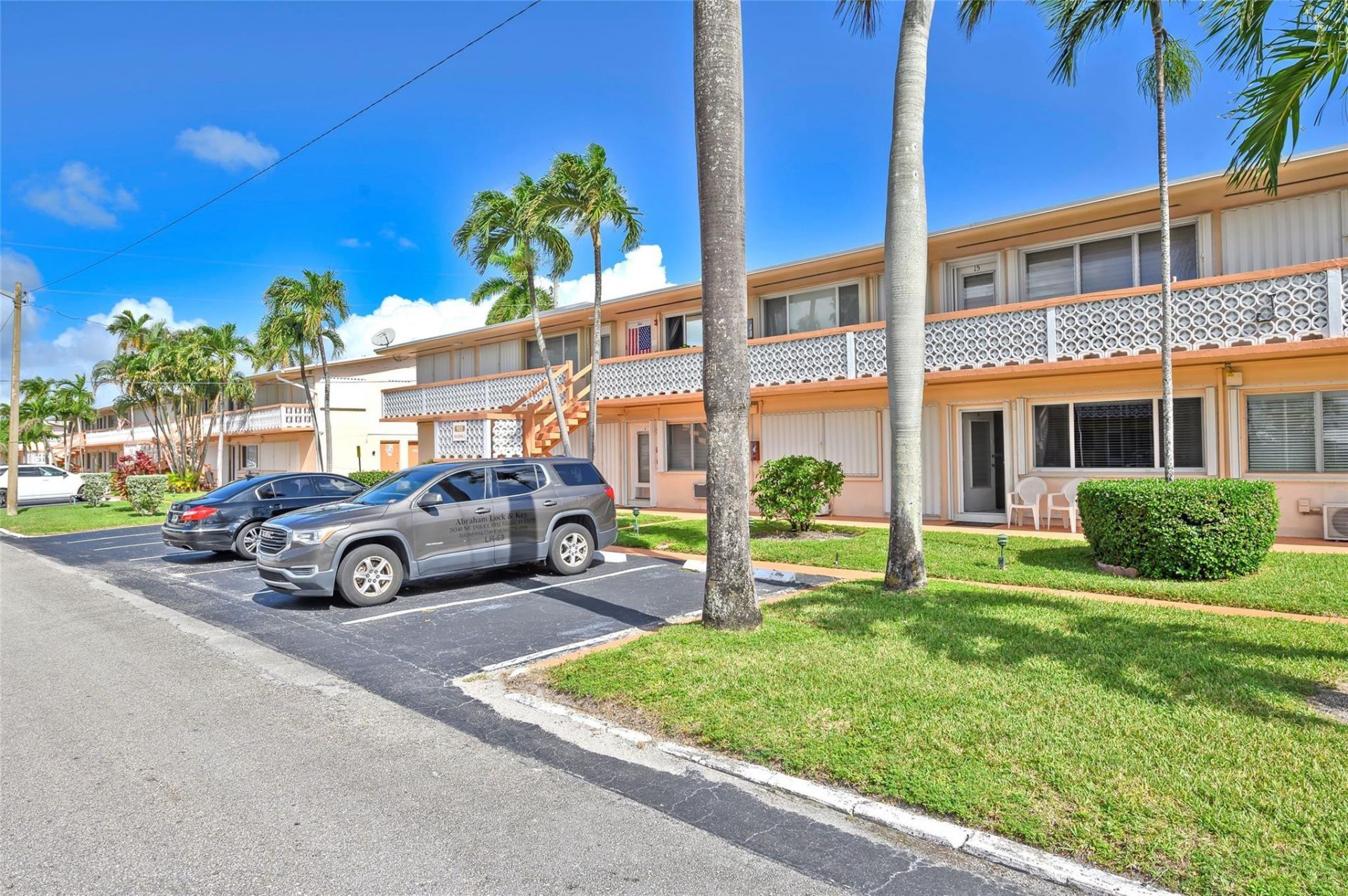 925 SW 11th Avenue, Unit j17, Hallandale Beach, FL 33009 Photo