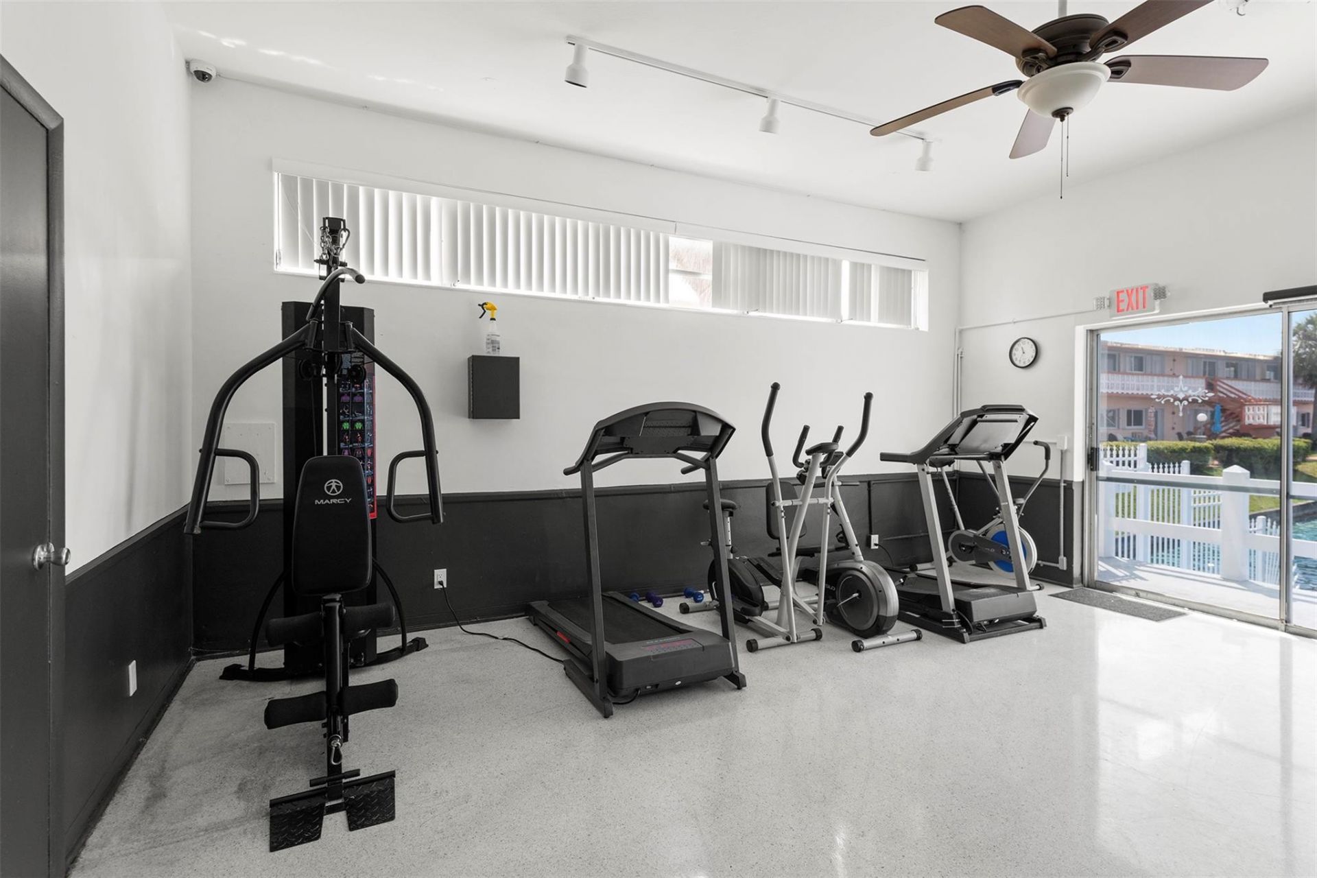 925 SW 11th Avenue, Unit j17, Hallandale Beach, FL 33009 Photo