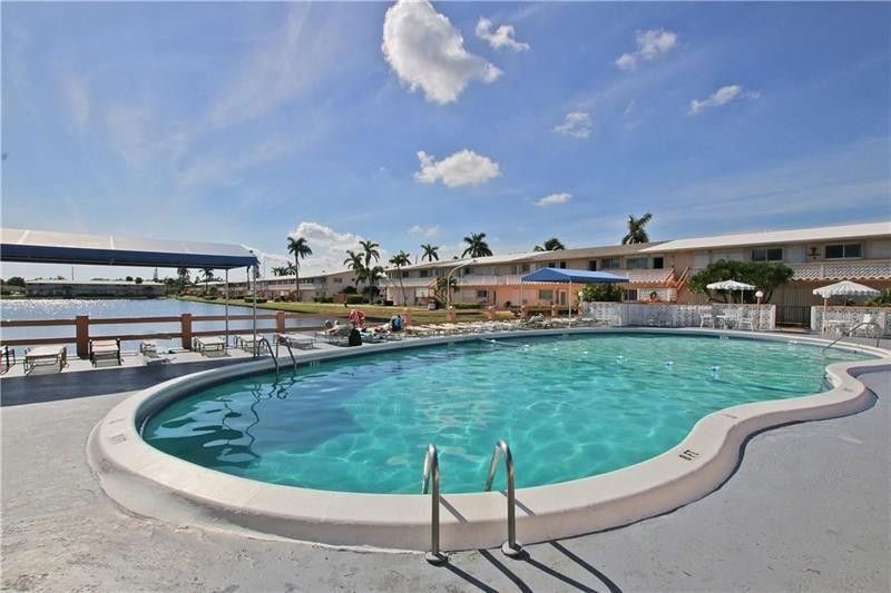 925 SW 11th Avenue, Unit j17, Hallandale Beach, FL 33009 Photo
