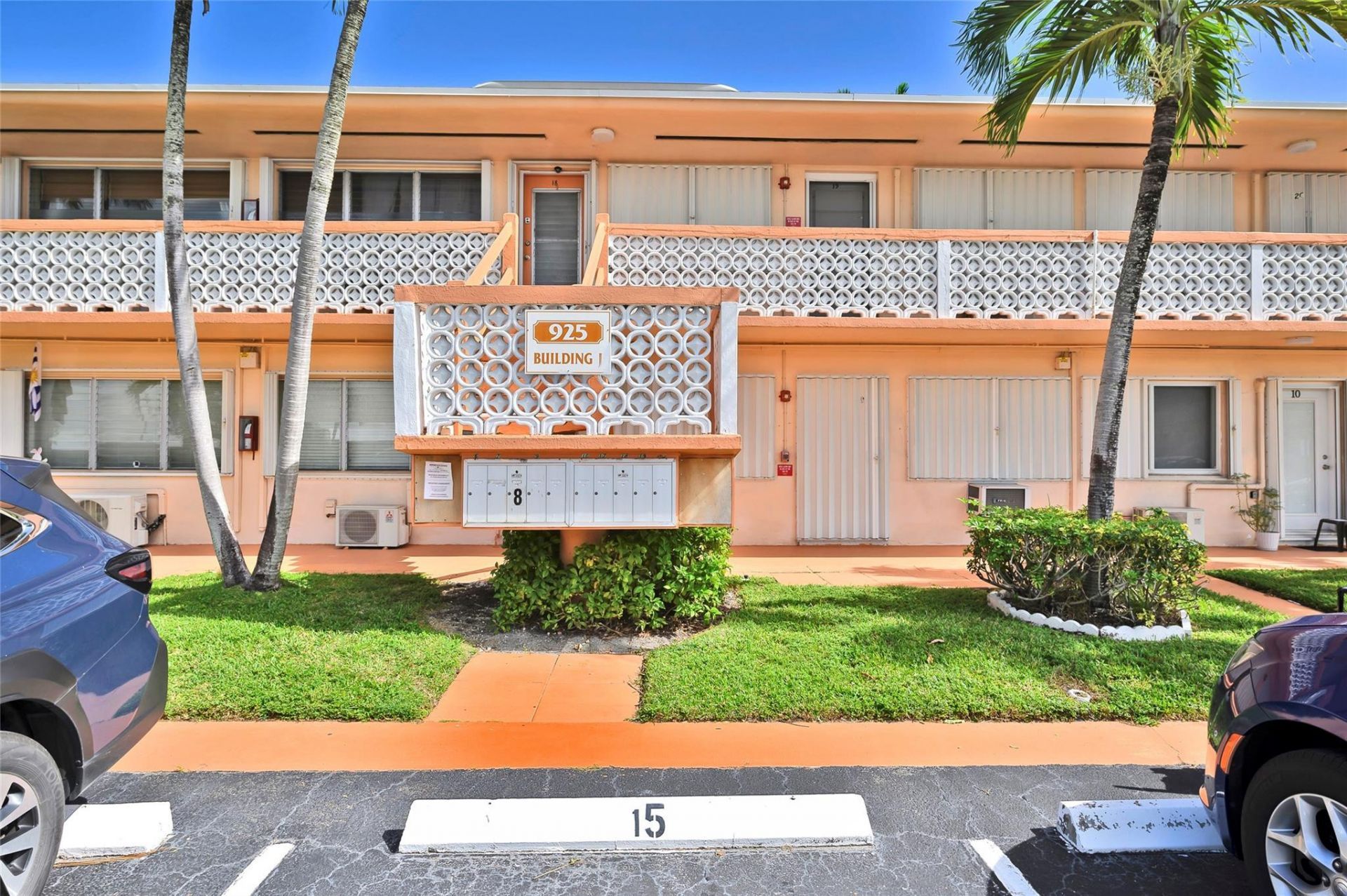 925 SW 11th Avenue, Unit j17, Hallandale Beach, FL 33009 Photo