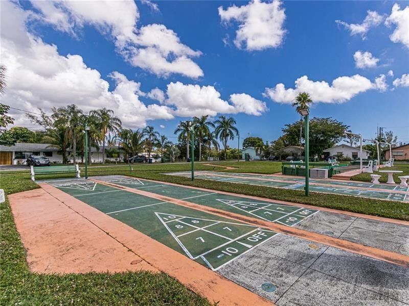 925 SW 11th Avenue, Unit j17, Hallandale Beach, FL 33009 Photo