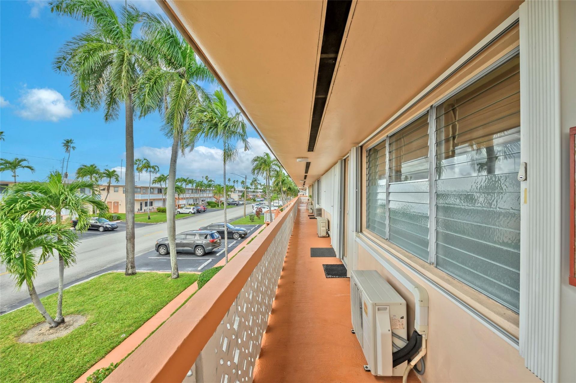 925 SW 11th Avenue, Unit j17, Hallandale Beach, FL 33009 Photo
