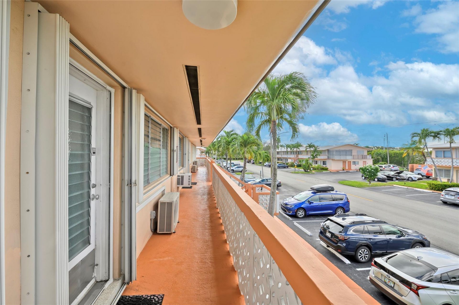 925 SW 11th Avenue, Unit j17, Hallandale Beach, FL 33009 Photo