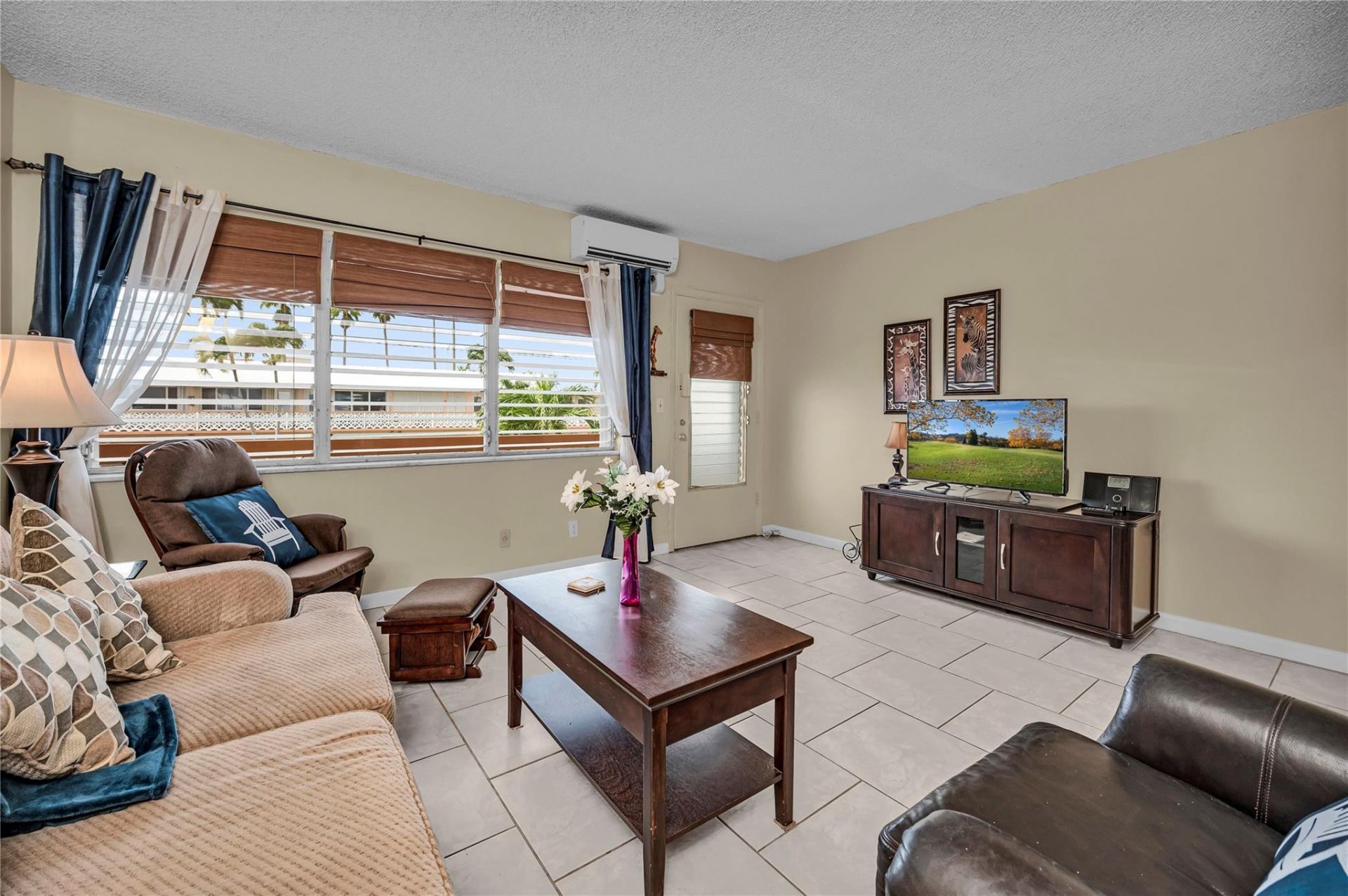 925 SW 11th Avenue, Unit j17, Hallandale Beach, FL 33009 Photo