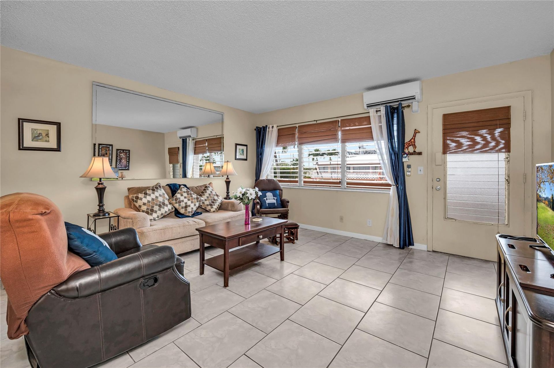 925 SW 11th Avenue, Unit j17, Hallandale Beach, FL 33009 Photo