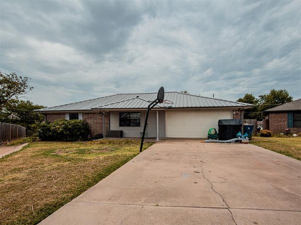 3209 Park Avenue, Chickasha, OK 73018