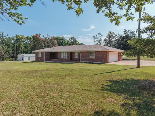 1003 Oaks Country Club Road, New Albany, MS 38652