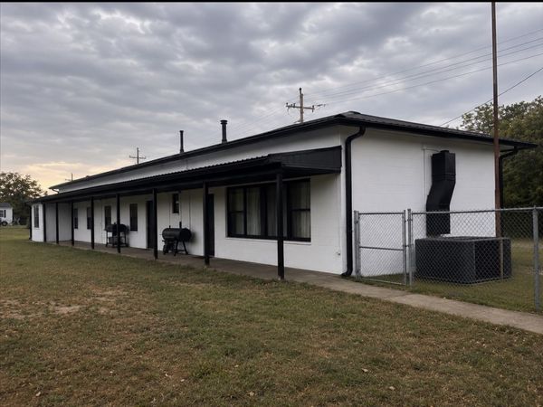 618 E Choctaw Avenue, Nowata, OK 74048
