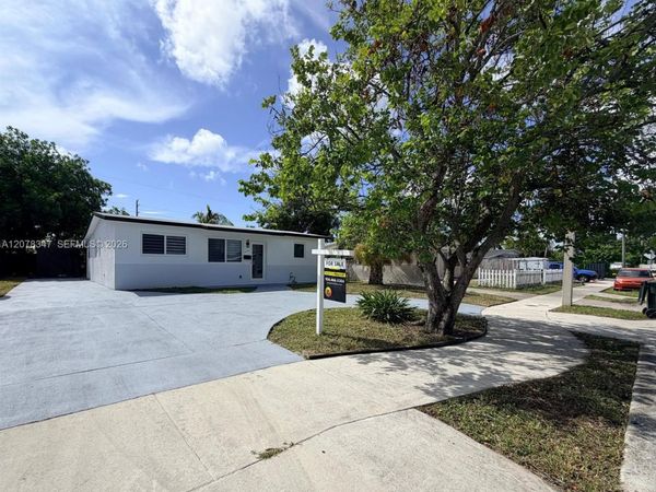 4130 NW 11th Ave , Oakland Park, FL 33309