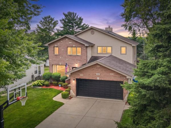 106 N Kenilworth Avenue , Mount Prospect, IL 60056