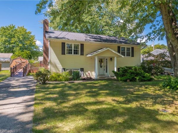 782 Pasadena Avenue , Sheffield Lake, OH 44054