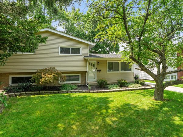 8134 Columbia Avenue, Munster, IN 46321