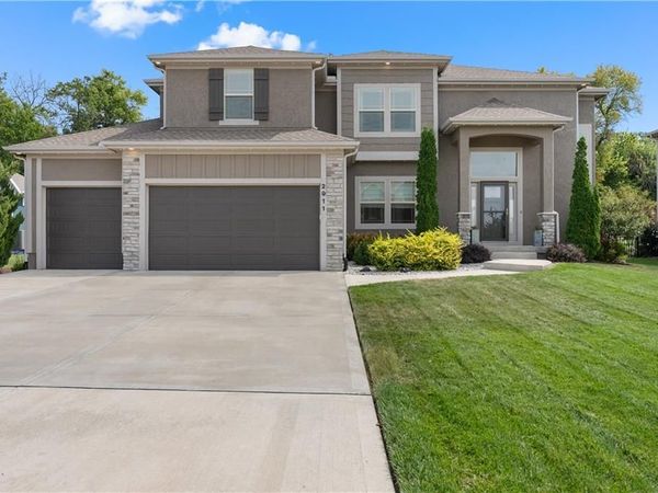 2911 SW Arthur Drive, Lee's Summit, MO 64082