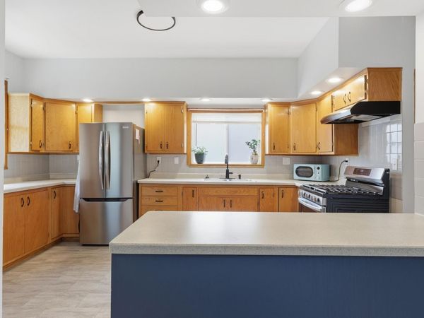 942 Central Avenue W, Saint Paul, MN 55104