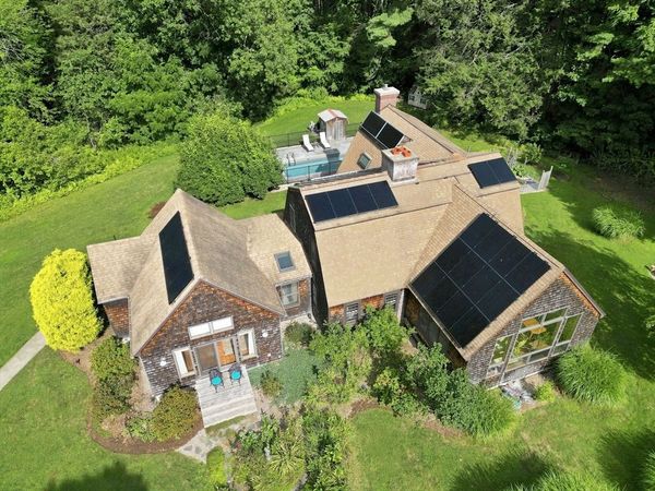6 Brittany Lane, Easthampton, MA 01027