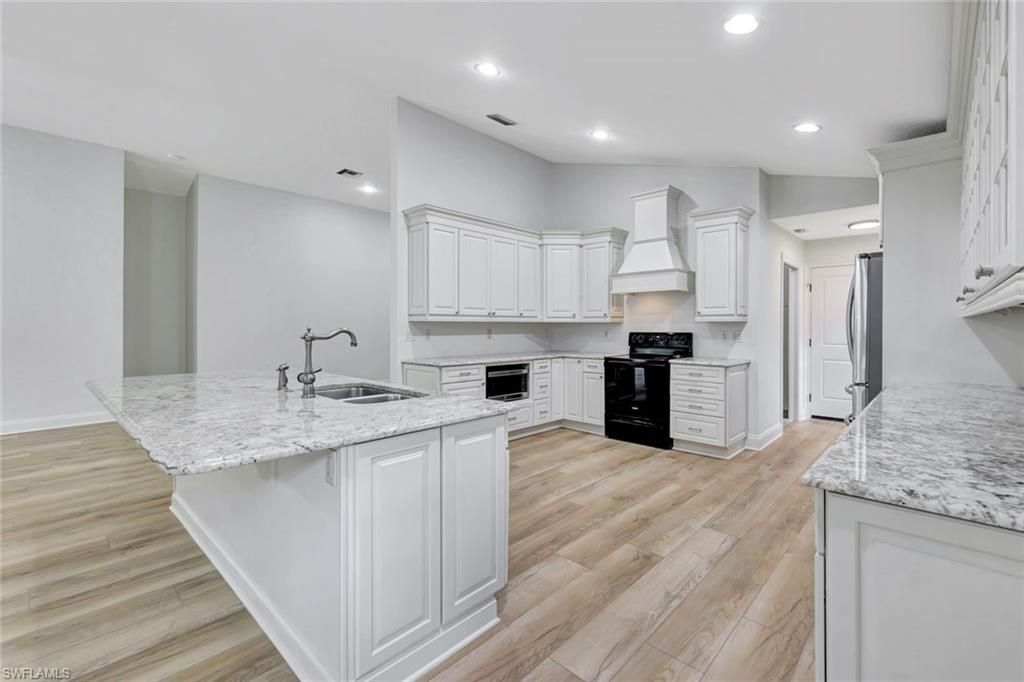 7052 Timberland Cir, Naples, FL 34109 Photo