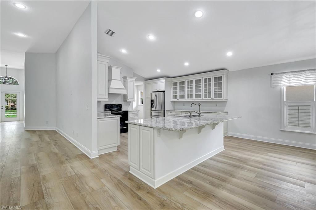 7052 Timberland Cir, Naples, FL 34109 Photo