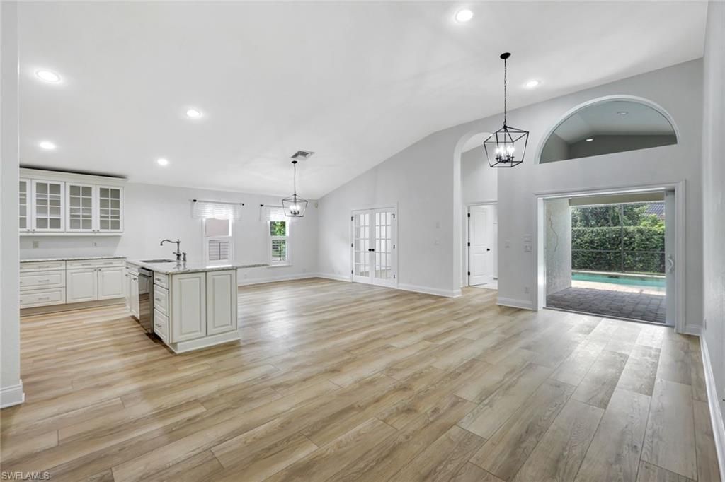 7052 Timberland Cir, Naples, FL 34109 Photo