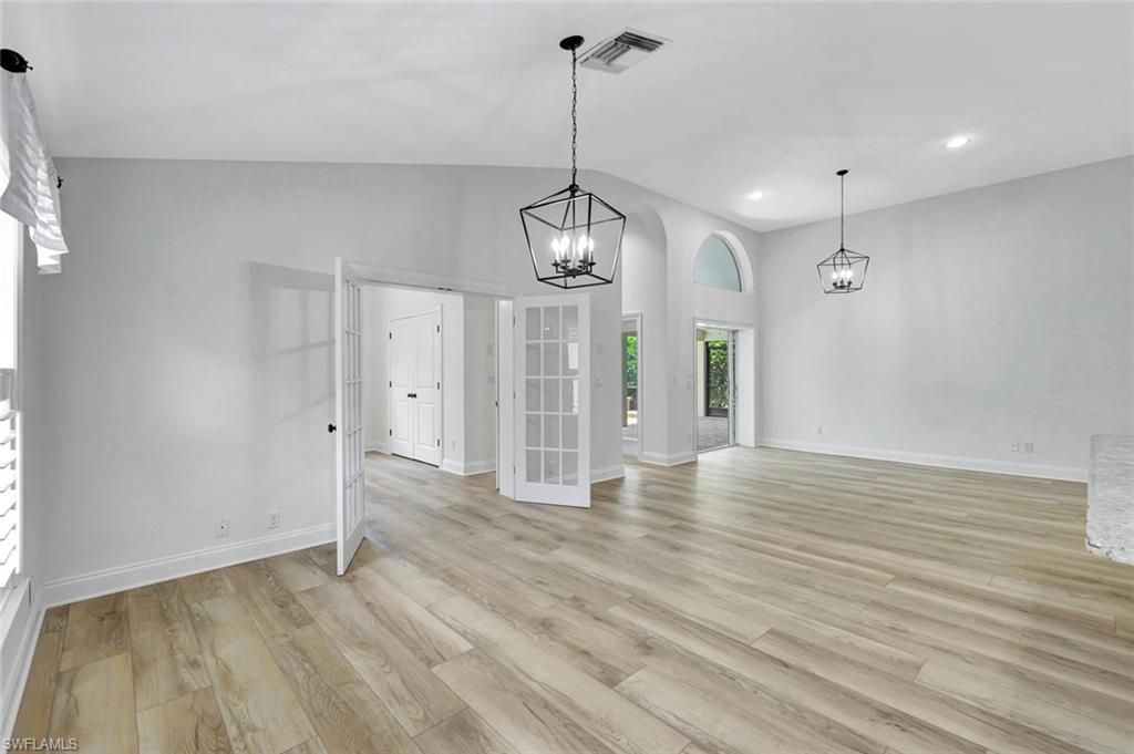 7052 Timberland Cir, Naples, FL 34109 Photo