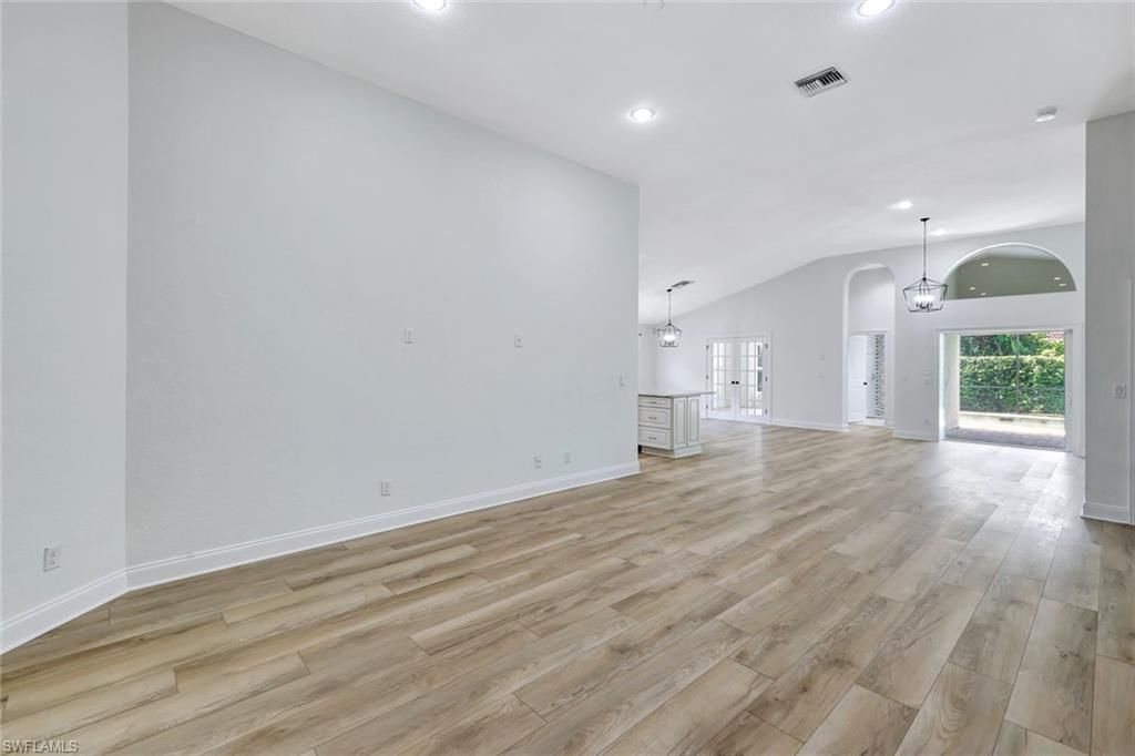 7052 Timberland Cir, Naples, FL 34109 Photo