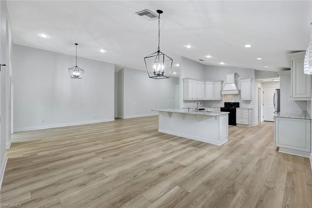 7052 Timberland Cir, Naples, FL 34109 Photo