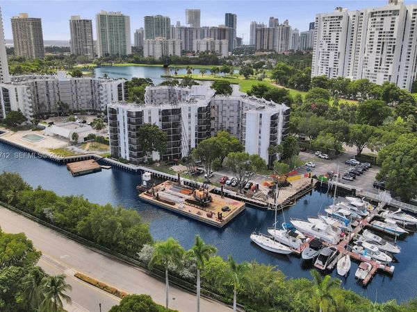 3401 N Country Club Dr , Unit EI403, Aventura, FL 33180