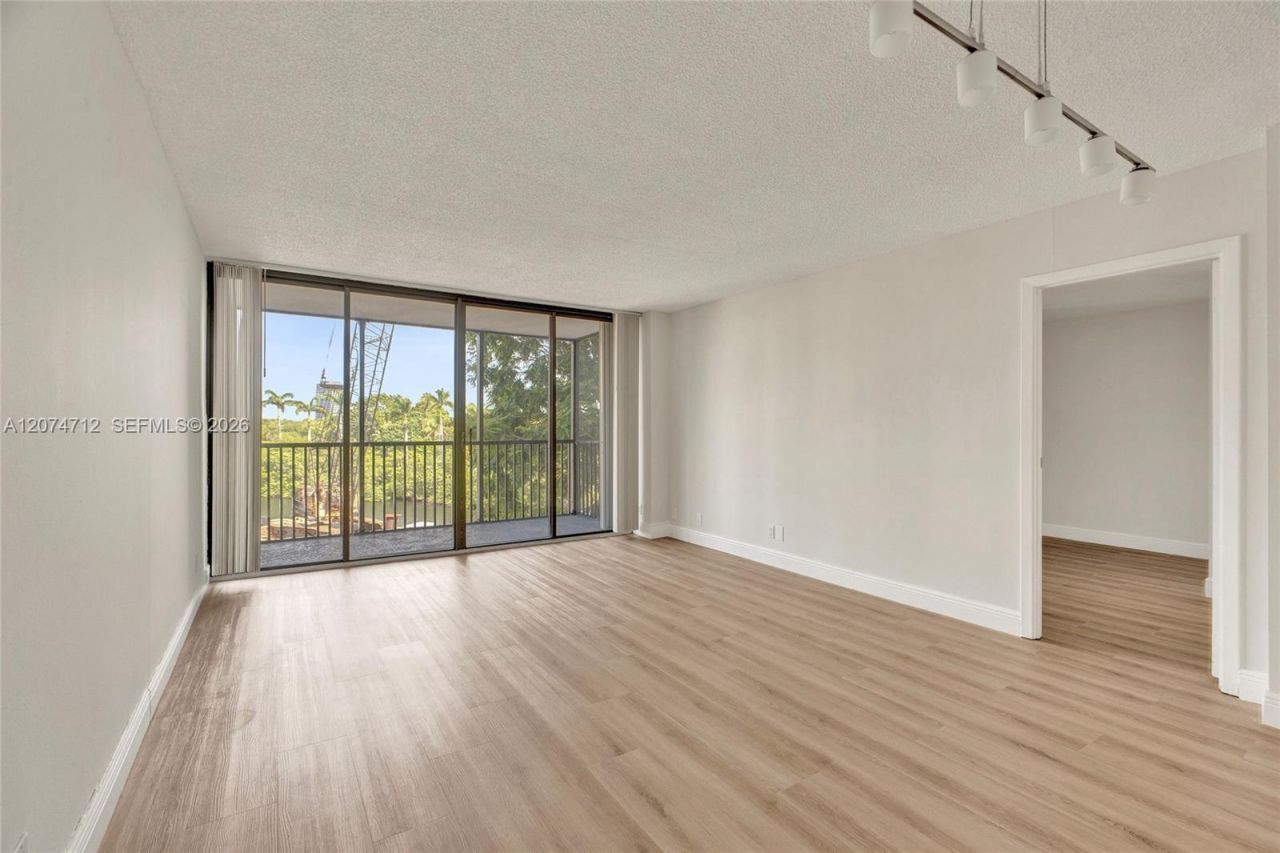 3401 N Country Club Dr , Unit EI403, Aventura, FL 33180 Photo