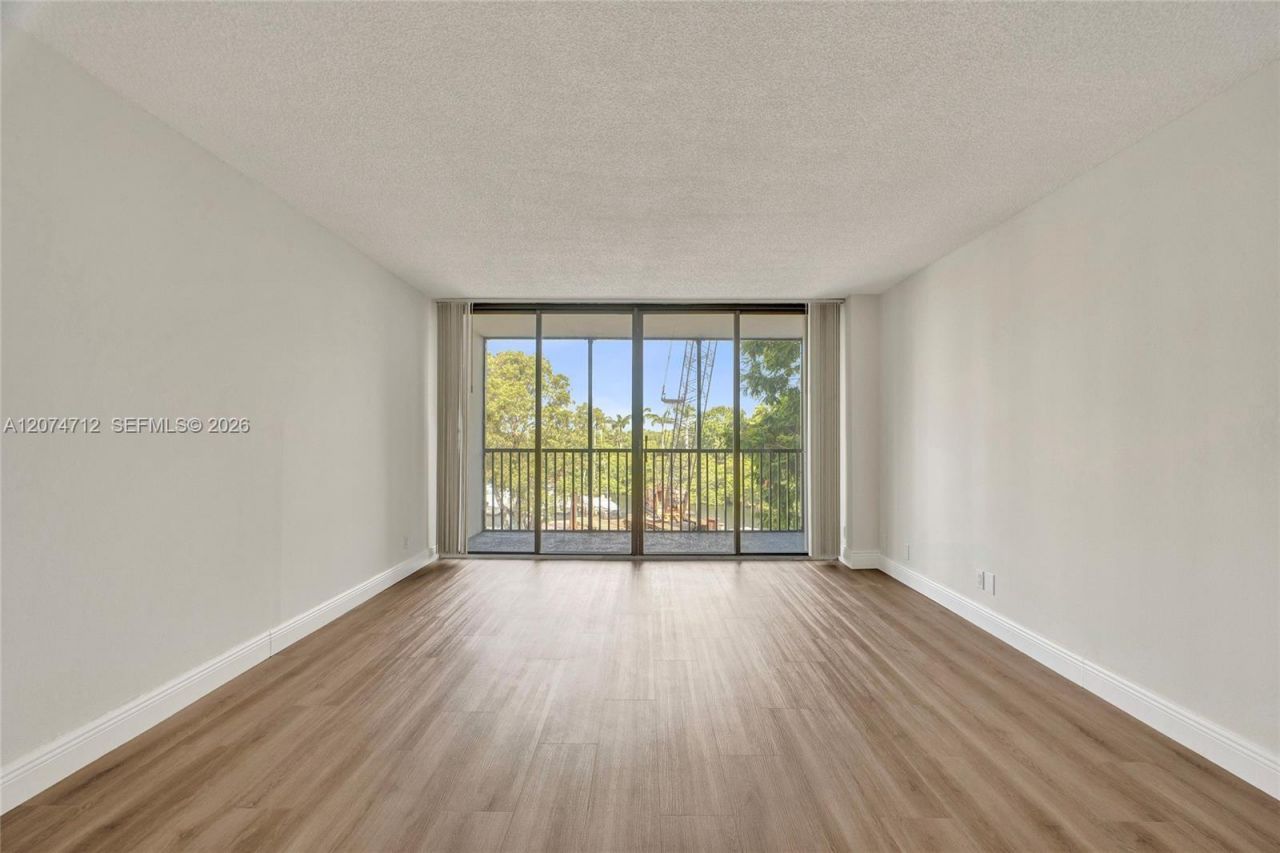 3401 N Country Club Dr , Unit EI403, Aventura, FL 33180 Photo