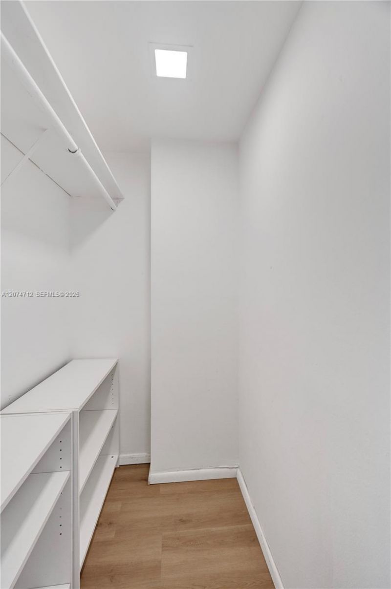 3401 N Country Club Dr , Unit EI403, Aventura, FL 33180 Photo