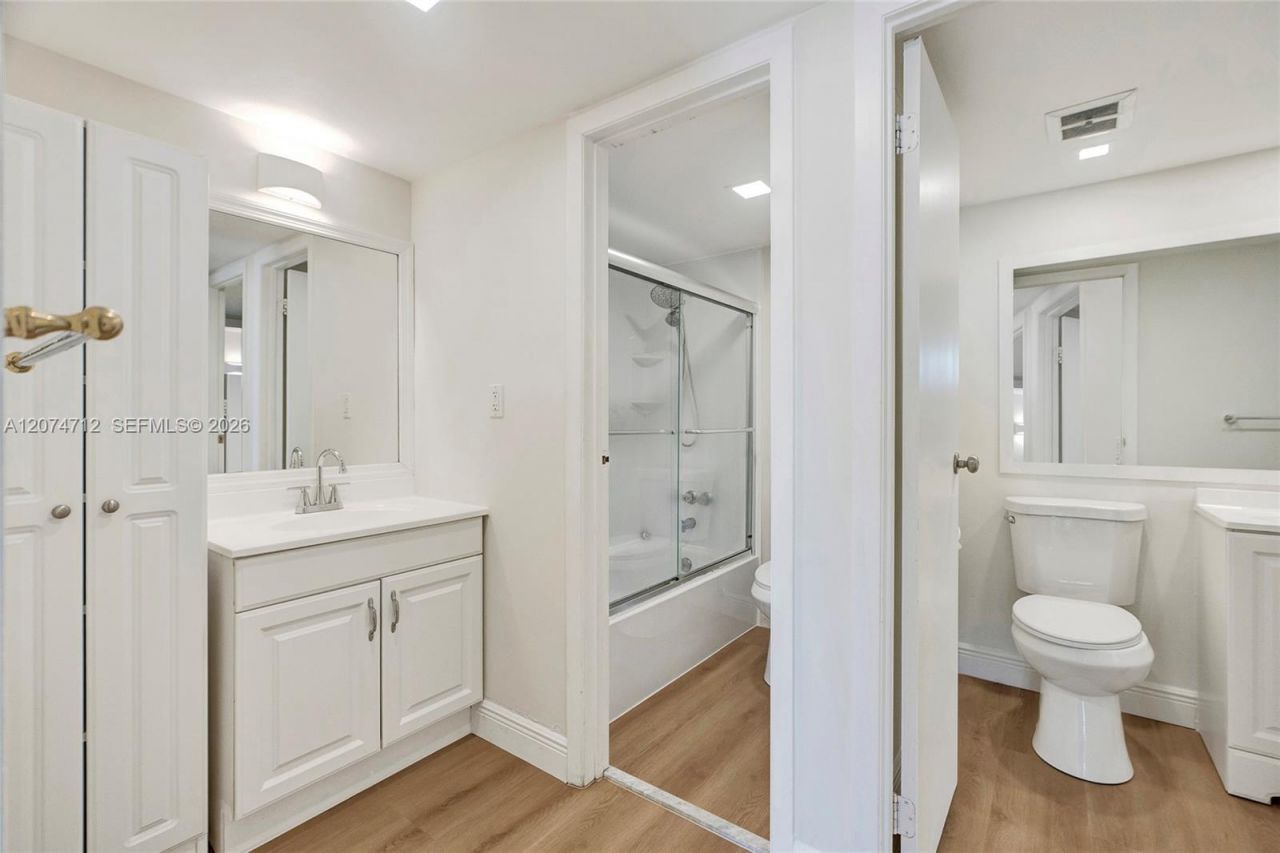 3401 N Country Club Dr , Unit EI403, Aventura, FL 33180 Photo