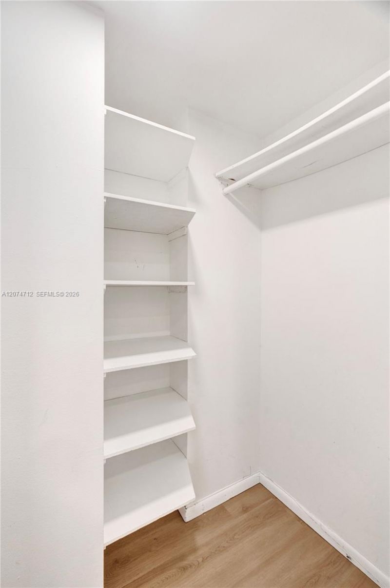 3401 N Country Club Dr , Unit EI403, Aventura, FL 33180 Photo