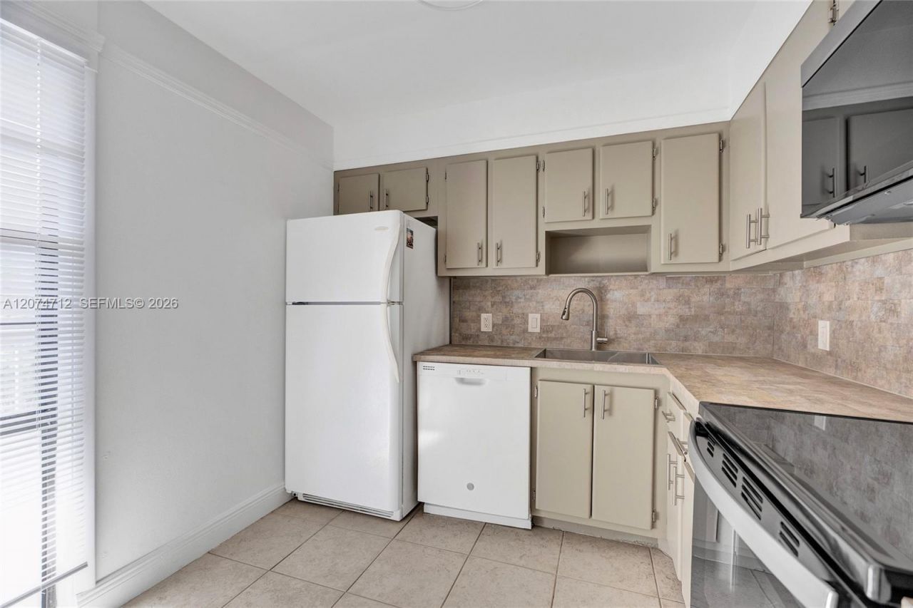 3401 N Country Club Dr , Unit EI403, Aventura, FL 33180 Photo