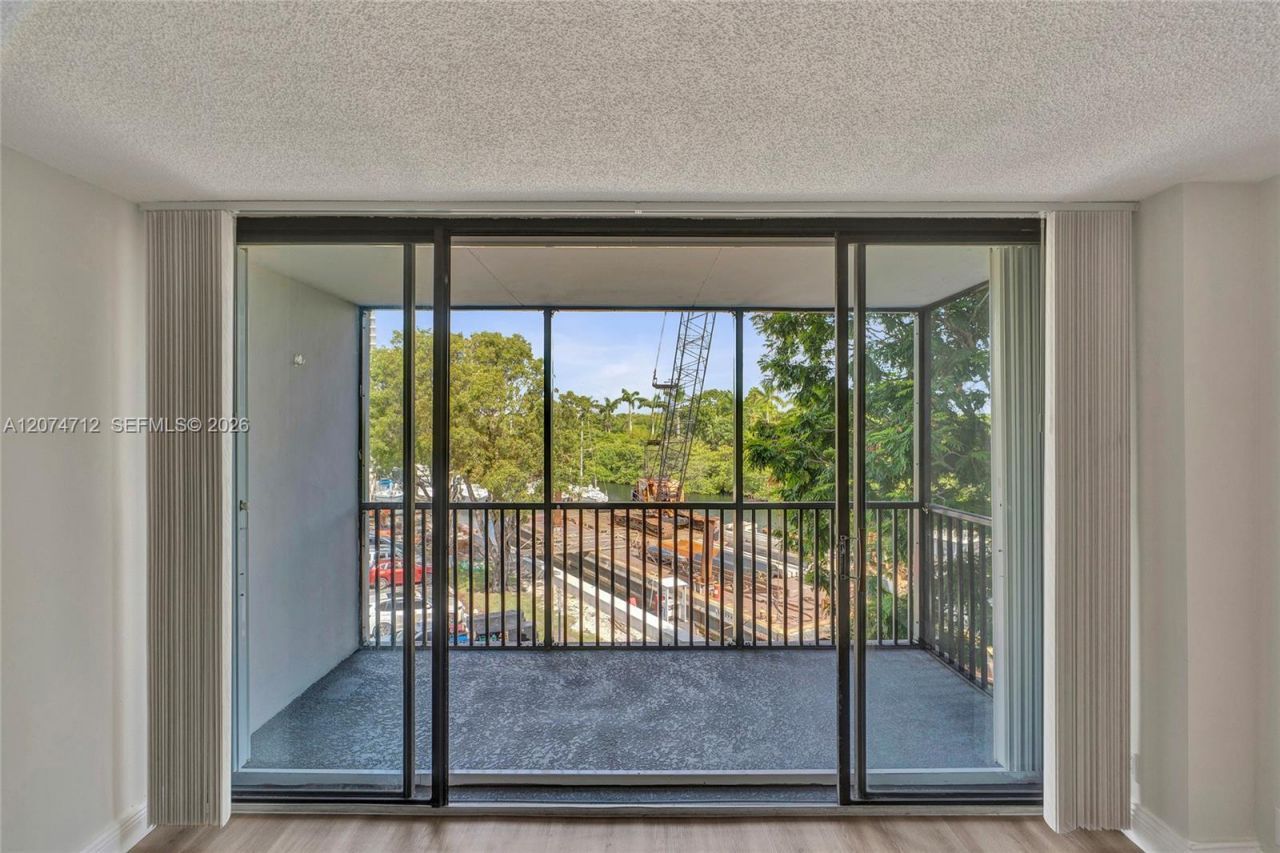 3401 N Country Club Dr , Unit EI403, Aventura, FL 33180 Photo
