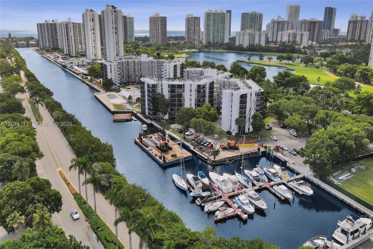 3401 N Country Club Dr , Unit EI403, Aventura, FL 33180 Photo