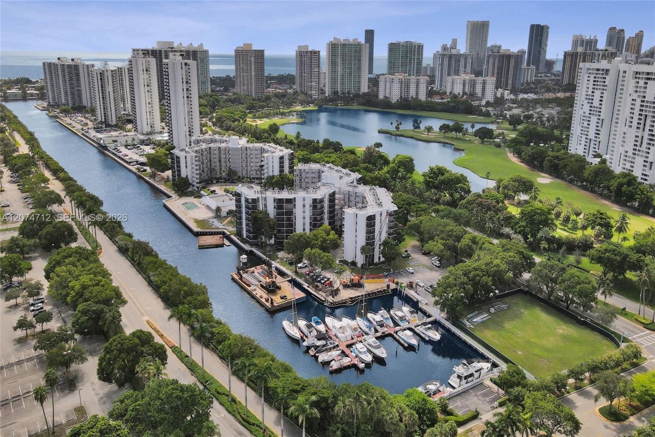 3401 N Country Club Dr , Unit EI403, Aventura, FL 33180 Photo